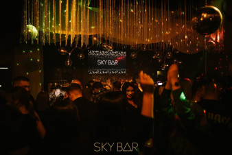  Sky bar 
